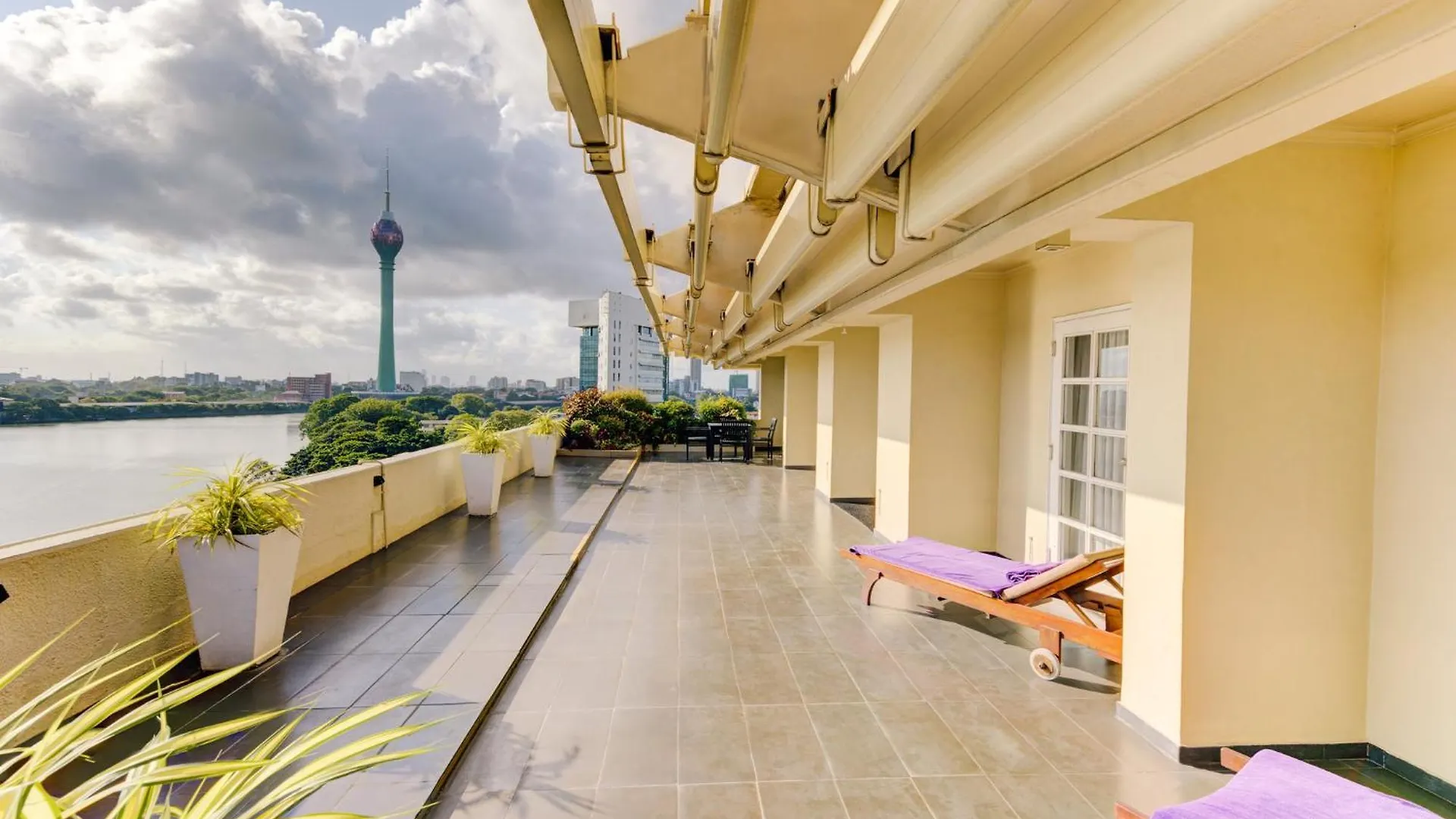 ***** Hotel Cinnamon Lakeside Colombo Sri Lanka