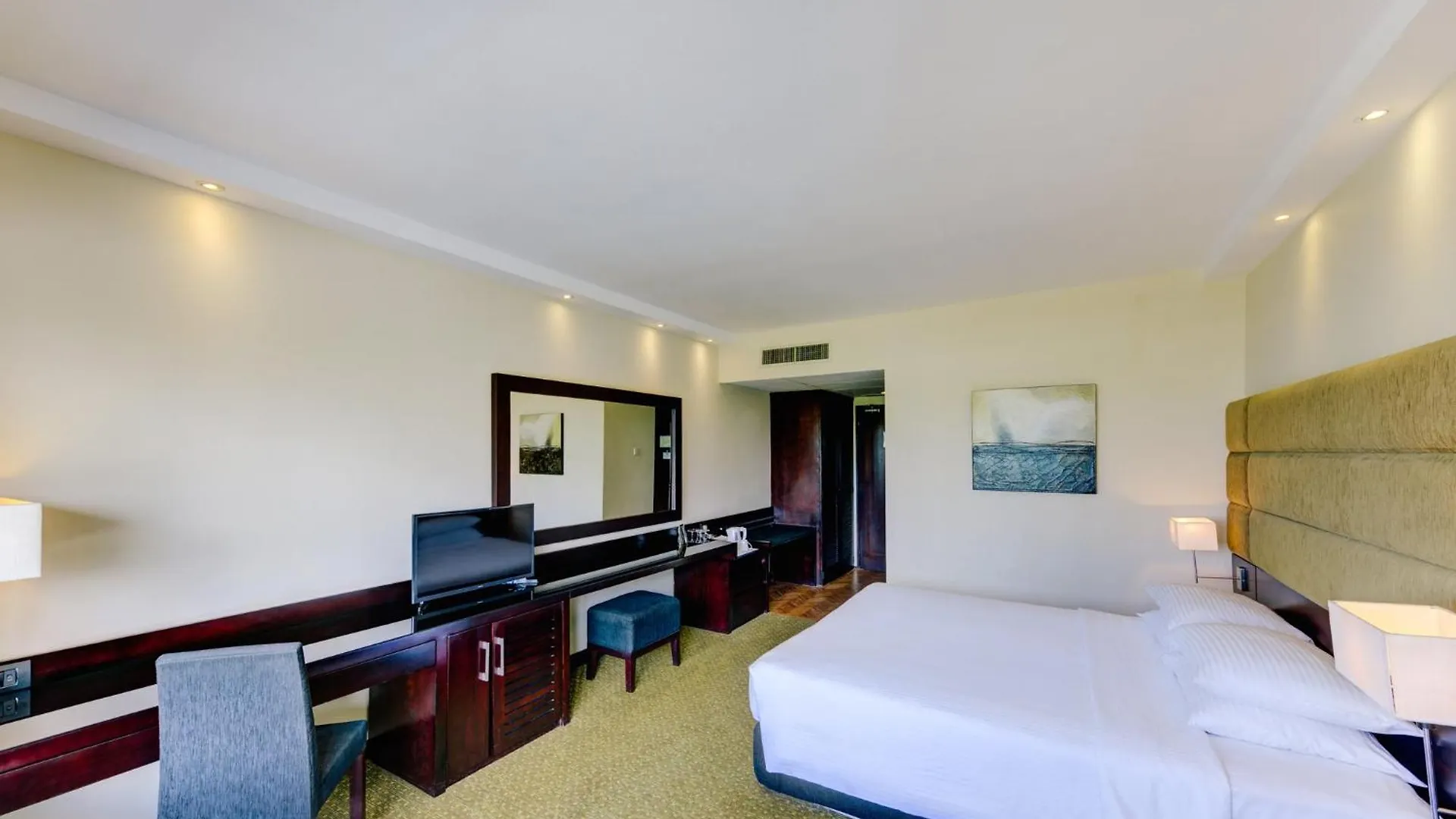 Hotel Cinnamon Lakeside Colombo