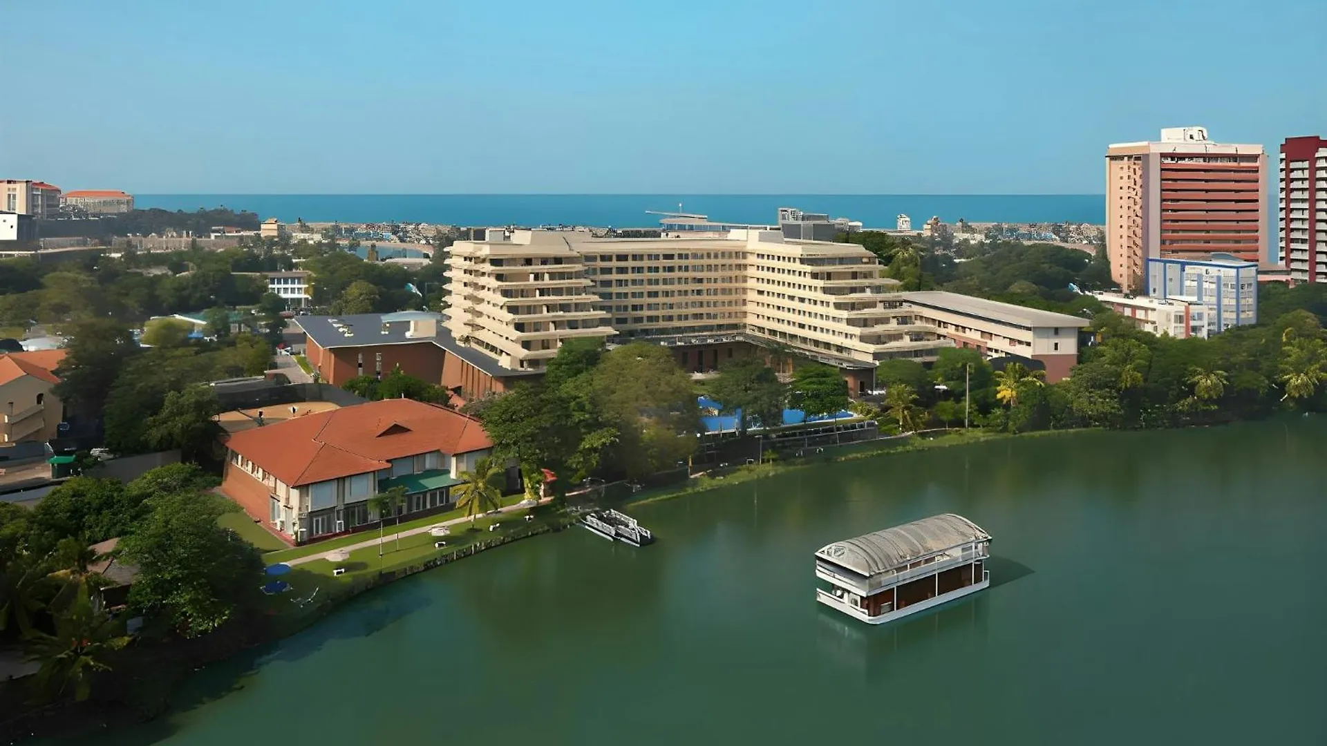 Cinnamon Lakeside Colombo Hotel