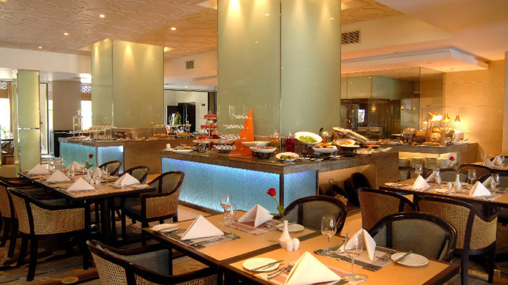 Cinnamon Lakeside Colombo Sri Lanka