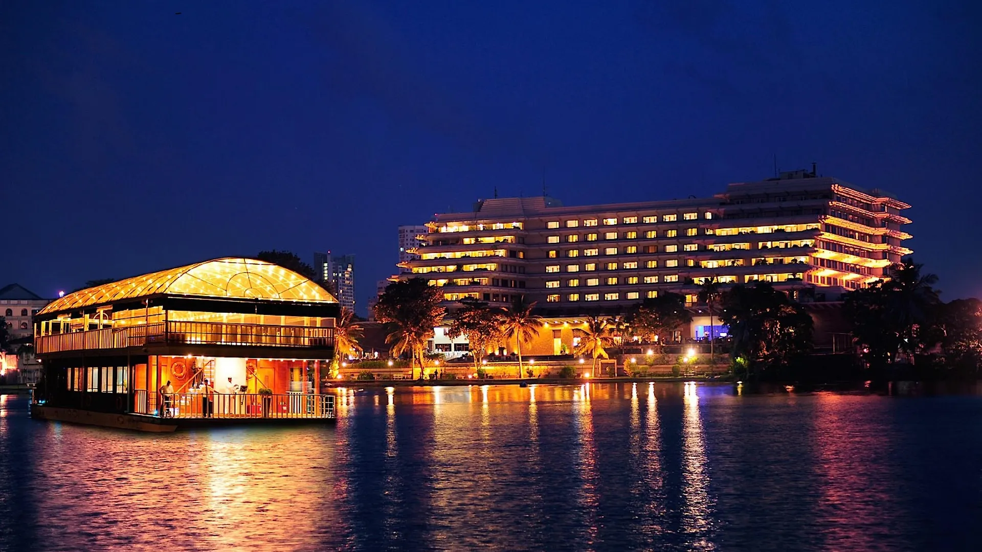 Cinnamon Lakeside Colombo Hotel
