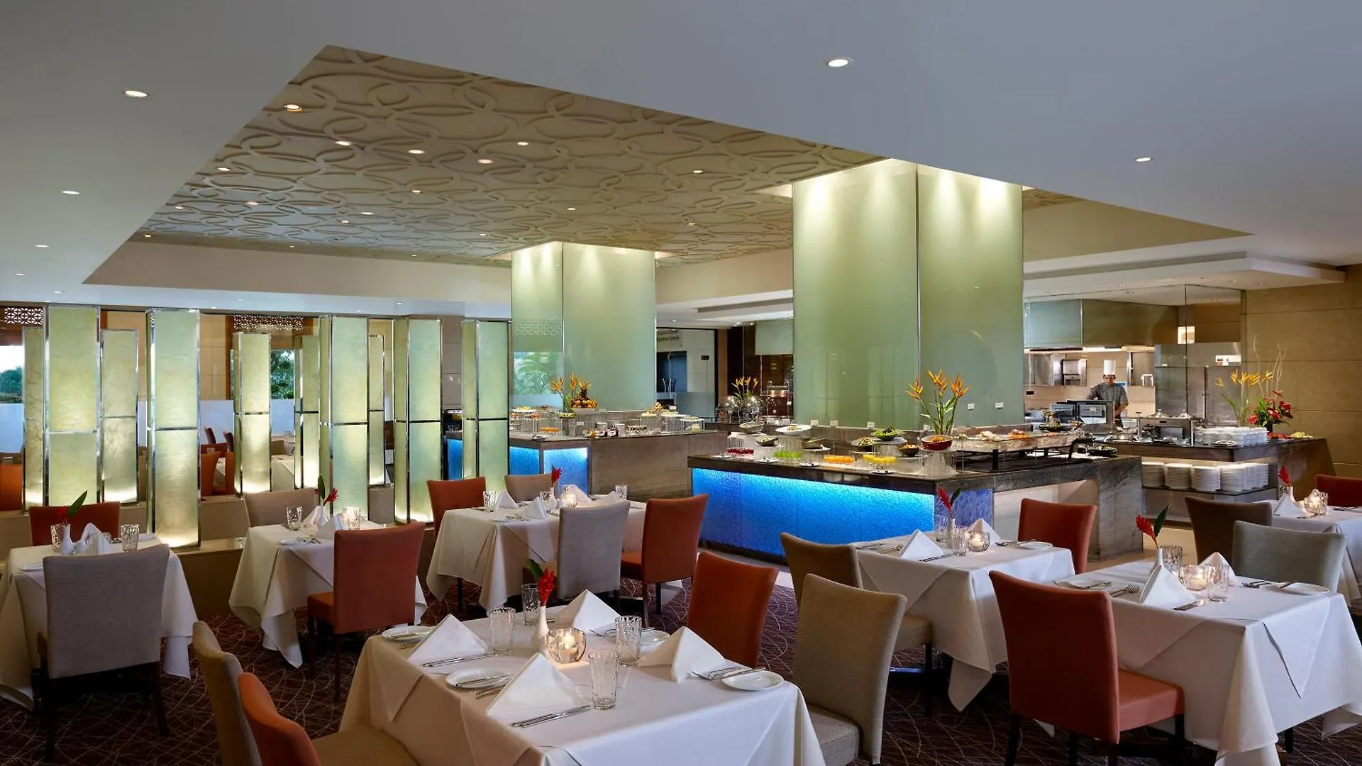 Cinnamon Lakeside Colombo Hotel