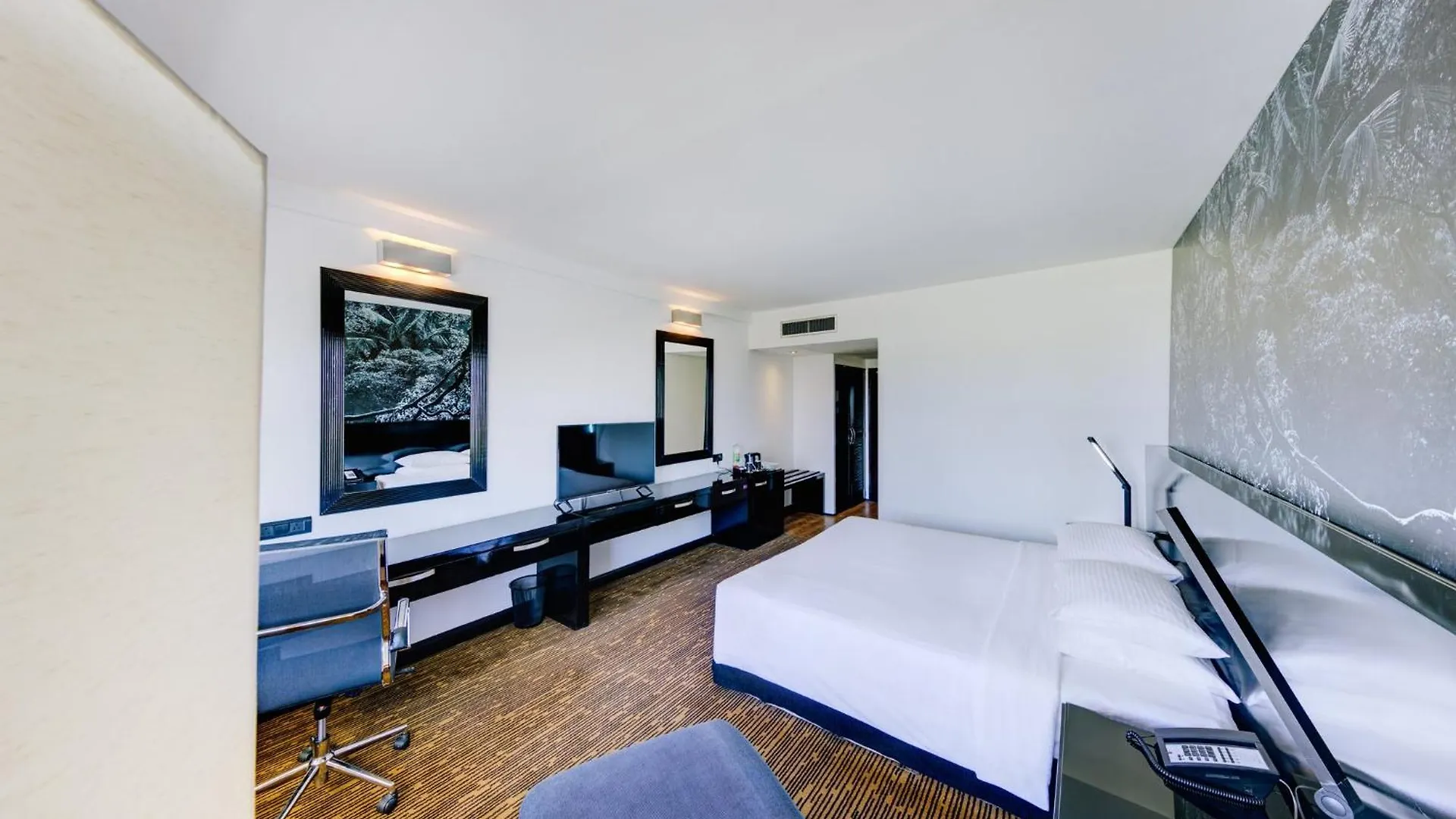 Cinnamon Lakeside Colombo