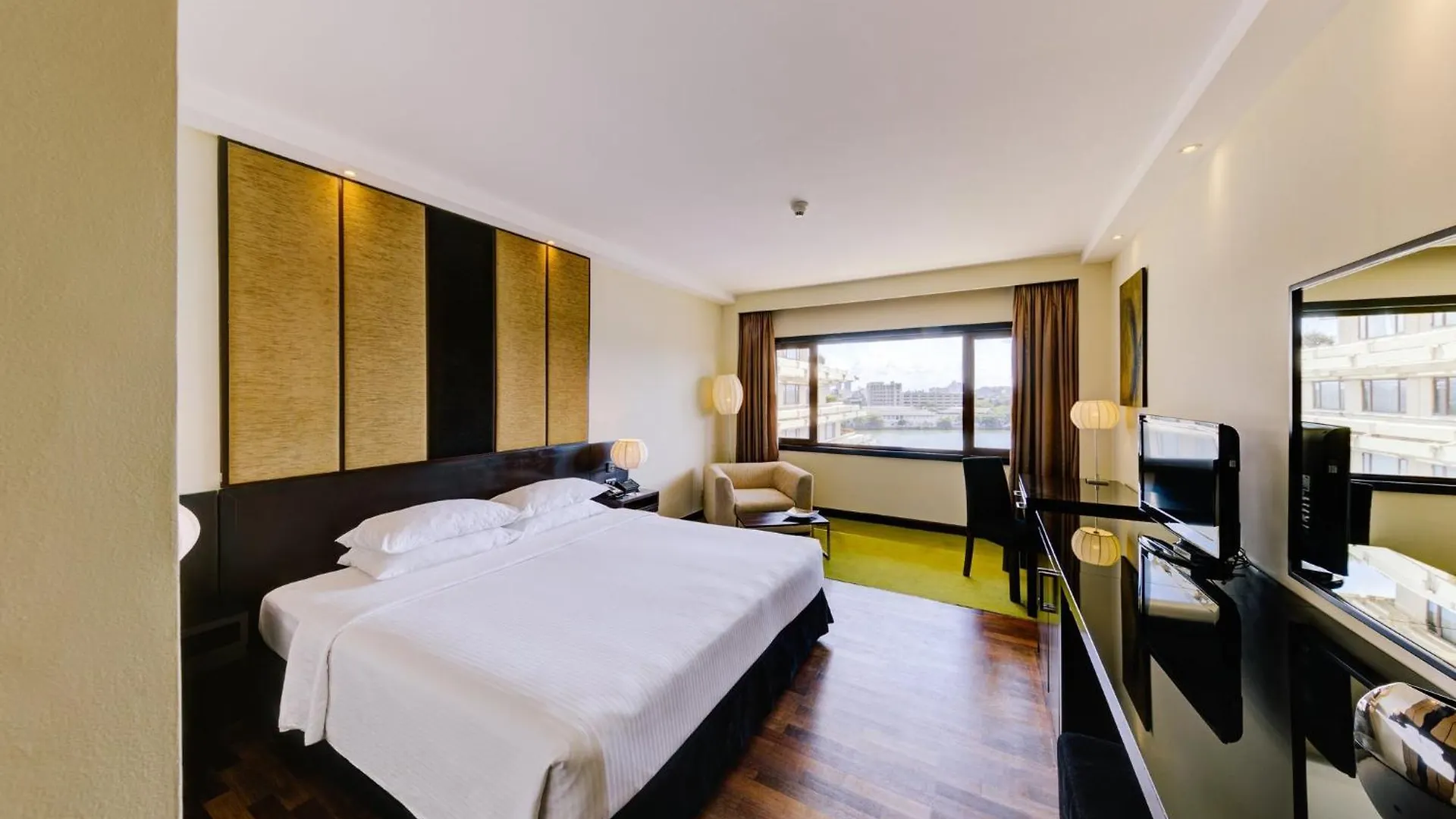 Cinnamon Lakeside Colombo 5*,