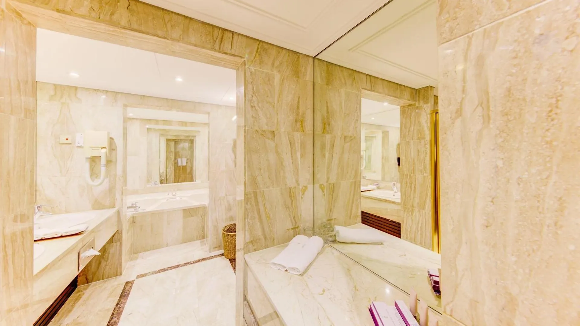 ***** Hotel Cinnamon Lakeside Colombo Sri Lanka